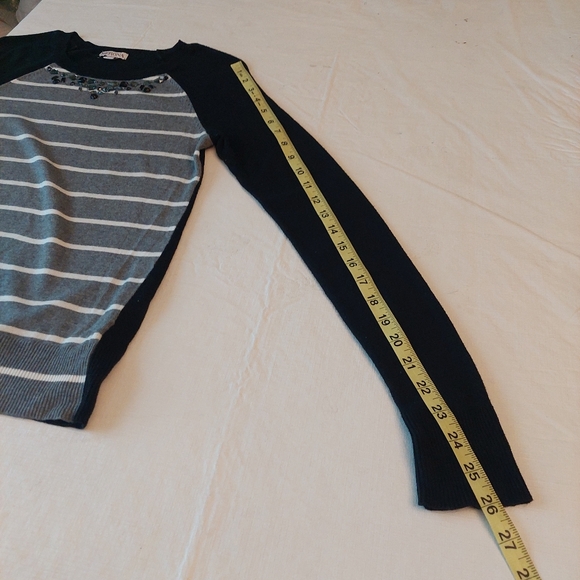 Merona Black Grey White Striped Raglan Sleeve Beaded Crewneck Sweater Size XS - Picture 9 of 10